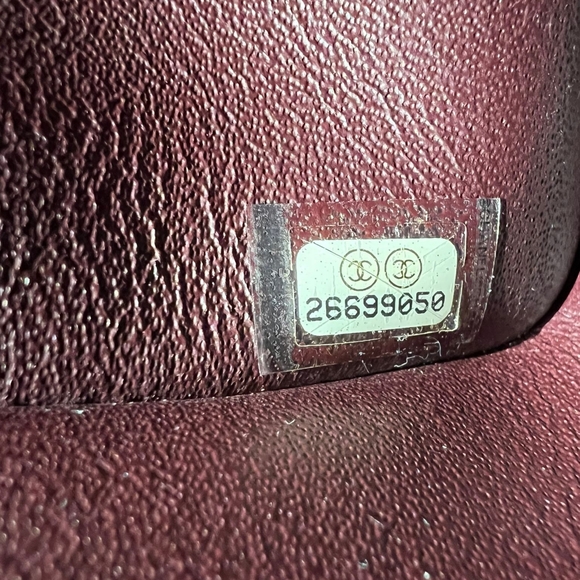 Gorgeous Chanel Black Quilted  Shoulder Bag with Gold Chain 💯Fabulous - Picture 9 of 16